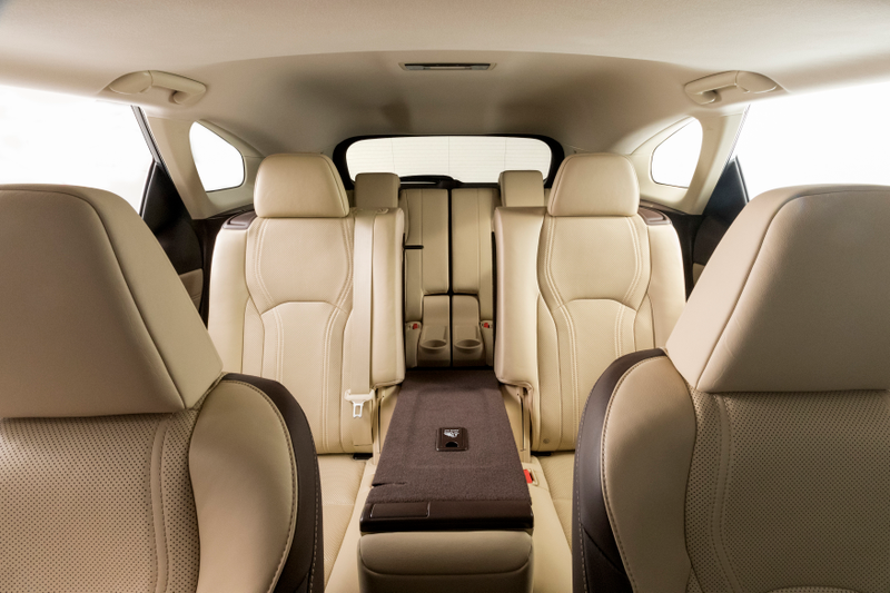 Illustration for article titled The Three-Row 2018 Lexus RX L Is Here To Print An Insane Amount Of Money